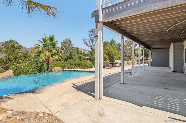 11810 Hi Ridge Rd, Lakeside, CA 92040