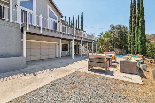11810 Hi Ridge Rd, Lakeside, CA 92040