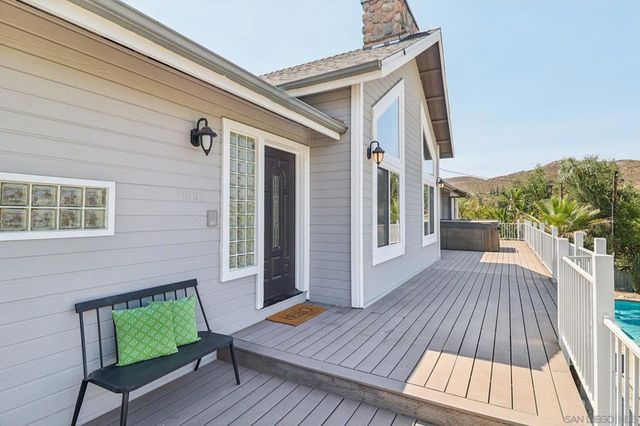 11810 Hi Ridge Rd, Lakeside, CA 92040