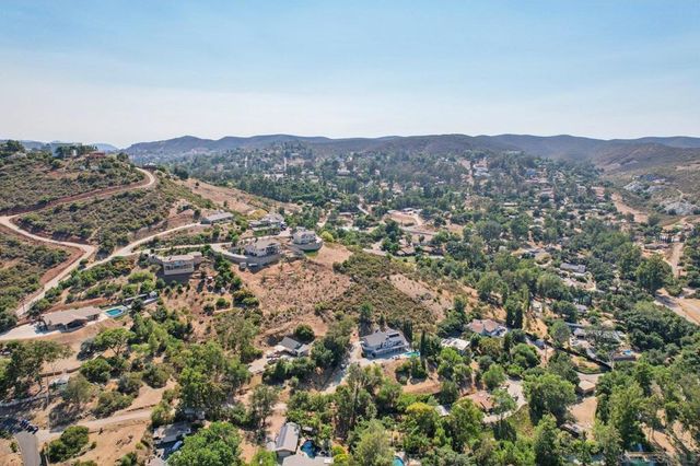 11810 Hi Ridge Rd, Lakeside, CA 92040