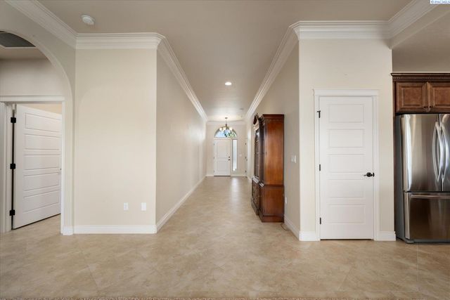 2818 Tuscanna Dr, Richland, WA 99354