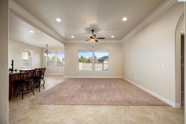 2818 Tuscanna Dr, Richland, WA 99354