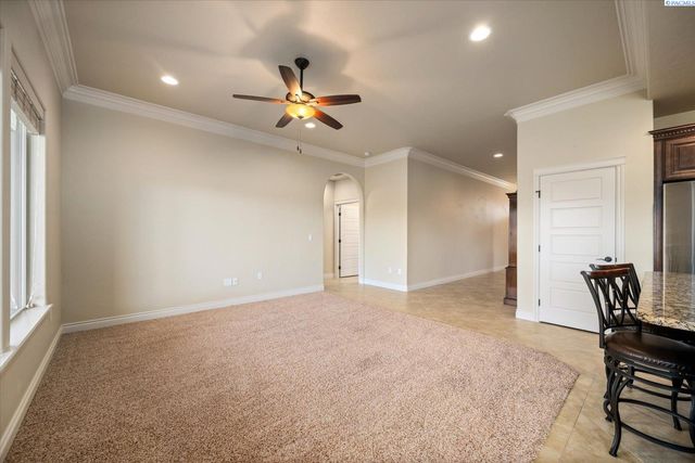 2818 Tuscanna Dr, Richland, WA 99354