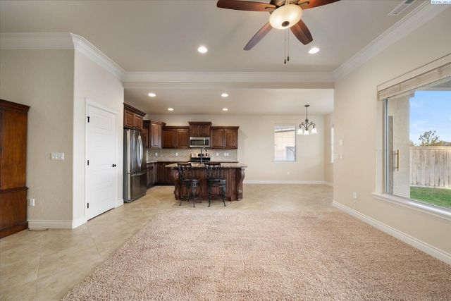 2818 Tuscanna Dr, Richland, WA 99354