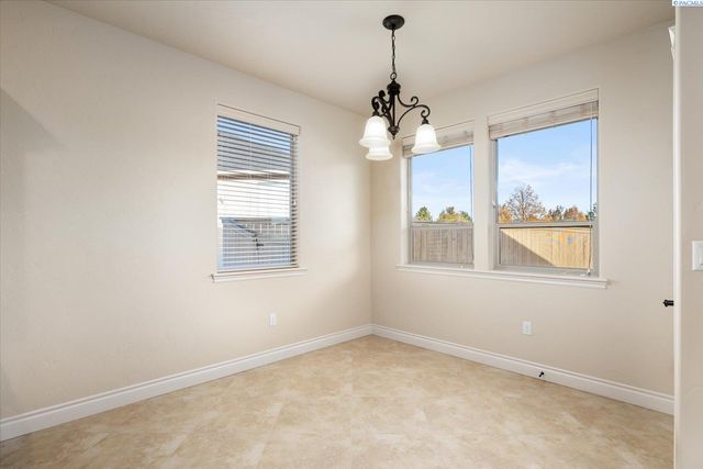 2818 Tuscanna Dr, Richland, WA 99354