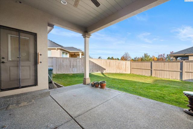 2818 Tuscanna Dr, Richland, WA 99354