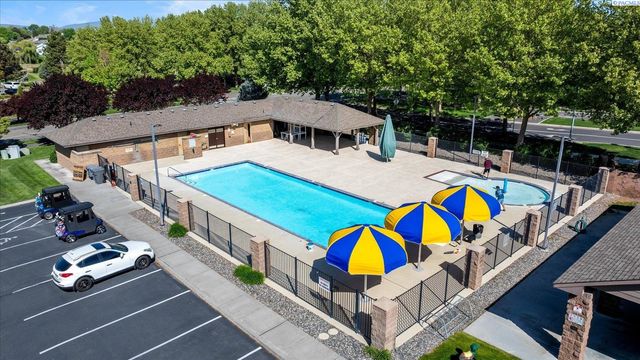 2818 Tuscanna Dr, Richland, WA 99354