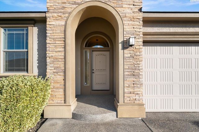 2818 Tuscanna Dr, Richland, WA 99354