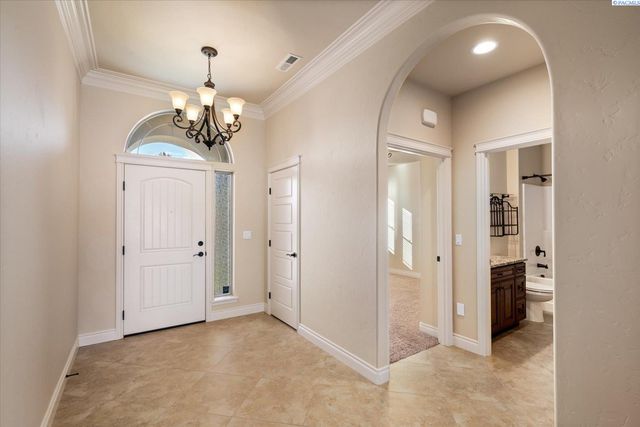 2818 Tuscanna Dr, Richland, WA 99354