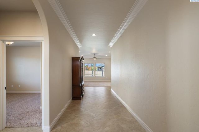 2818 Tuscanna Dr, Richland, WA 99354