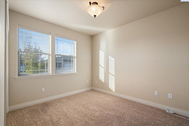 2818 Tuscanna Dr, Richland, WA 99354