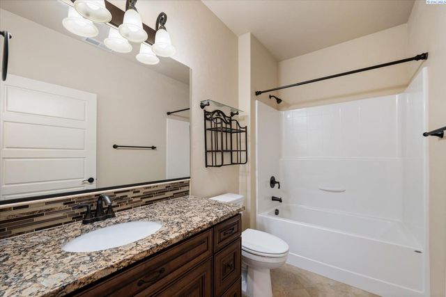 2818 Tuscanna Dr, Richland, WA 99354