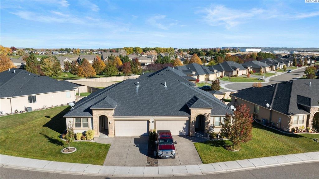 2818 Tuscanna Dr, Richland, WA 99354