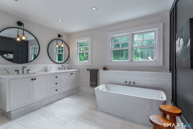 176 Apple Lane, Roxbury, CT 06783