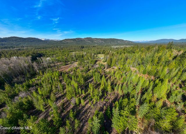 963 Irish RD, Sagle, ID 83860