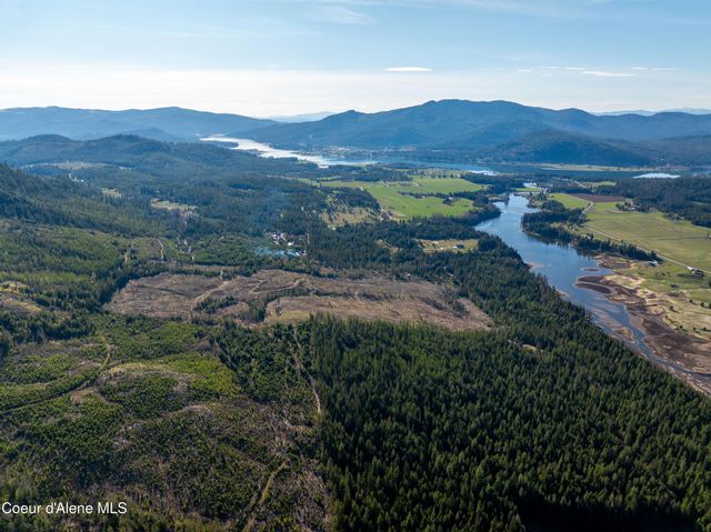 963 Irish RD, Sagle, ID 83860