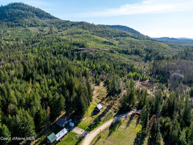 963 Irish RD, Sagle, ID 83860