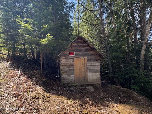 963 Irish RD, Sagle, ID 83860