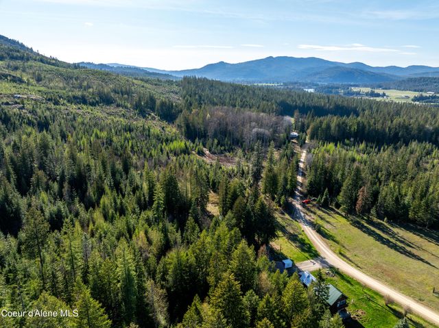 963 Irish RD, Sagle, ID 83860