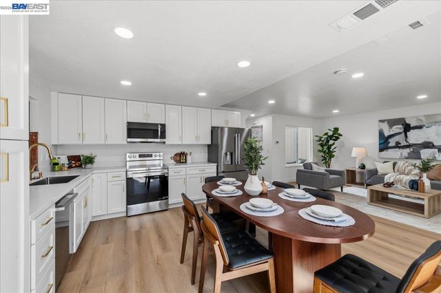 2203 Glenmount Dr, Pittsburg, CA 94565