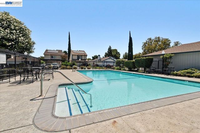 2203 Glenmount Dr, Pittsburg, CA 94565