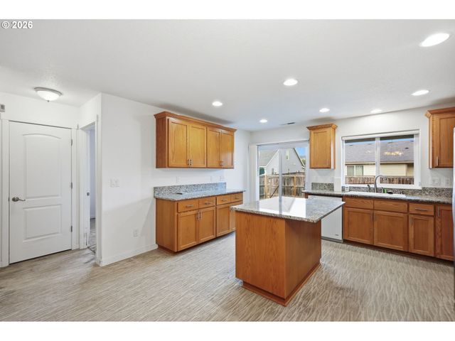 4552 LIVE OAK St, Sweet Home, OR 97386