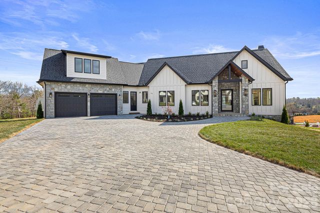133 Golden Pasture Drive, Fletcher, NC 28732