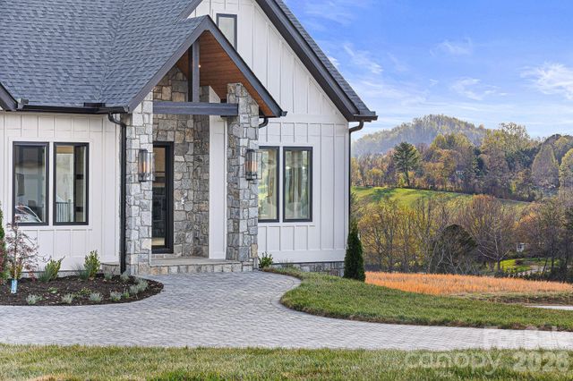 133 Golden Pasture Drive, Fletcher, NC 28732