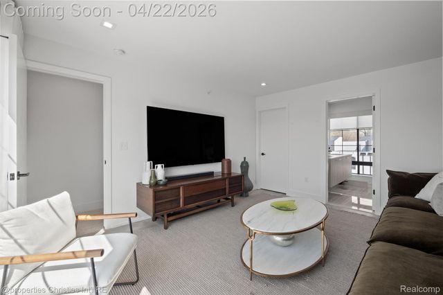 533 E Harrison Avenue 35, Royal Oak, MI 48067