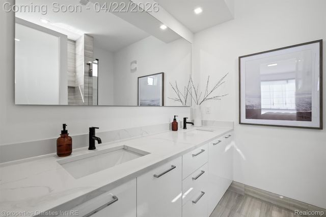 533 E Harrison Avenue 35, Royal Oak, MI 48067
