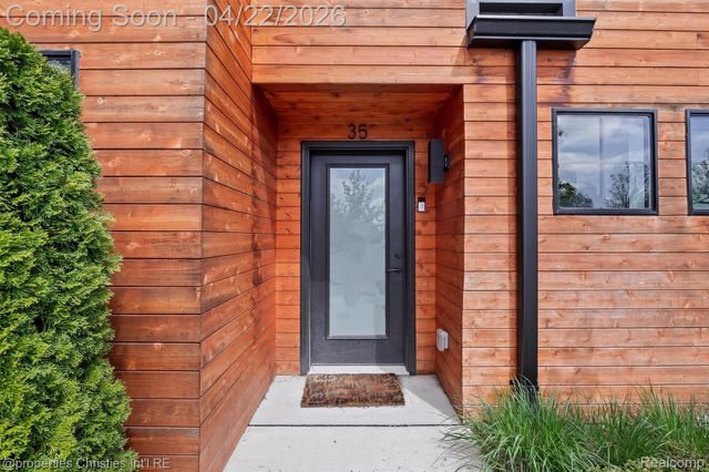 533 E Harrison Avenue 35, Royal Oak, MI 48067