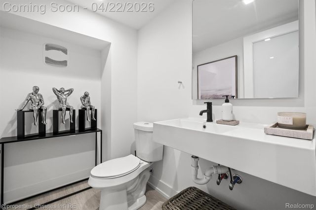 533 E Harrison Avenue 35, Royal Oak, MI 48067