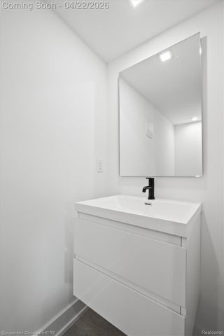 533 E Harrison Avenue 35, Royal Oak, MI 48067