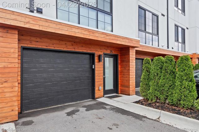 533 E Harrison Avenue 35, Royal Oak, MI 48067