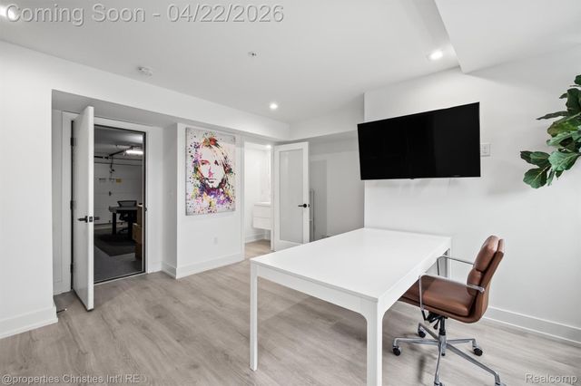 533 E Harrison Avenue 35, Royal Oak, MI 48067