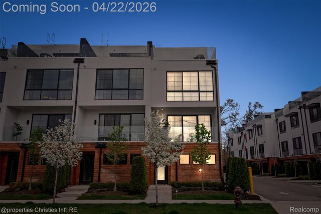 533 E Harrison Avenue 35, Royal Oak, MI 48067