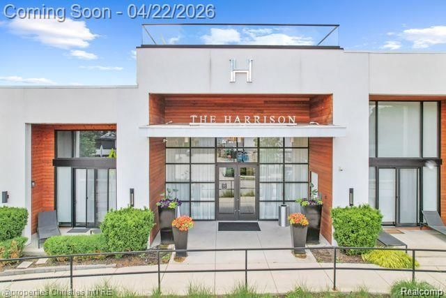 533 E Harrison Avenue 35, Royal Oak, MI 48067