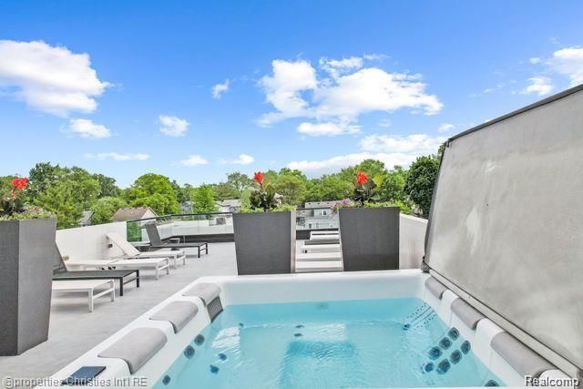 533 E Harrison Avenue 35, Royal Oak, MI 48067