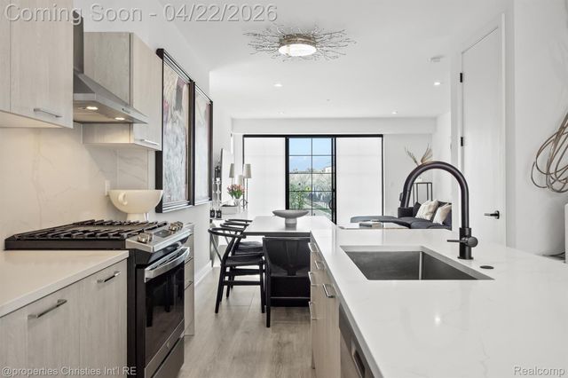 533 E Harrison Avenue 35, Royal Oak, MI 48067
