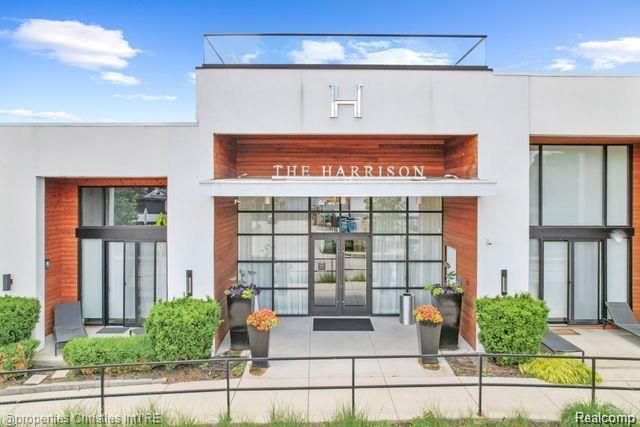 533 E Harrison Avenue 35, Royal Oak, MI 48067