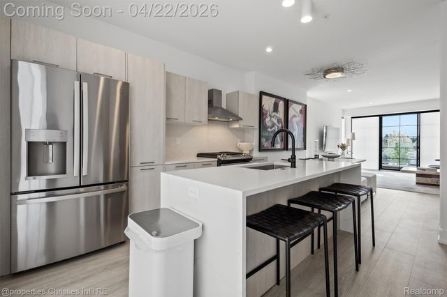 533 E Harrison Avenue 35, Royal Oak, MI 48067