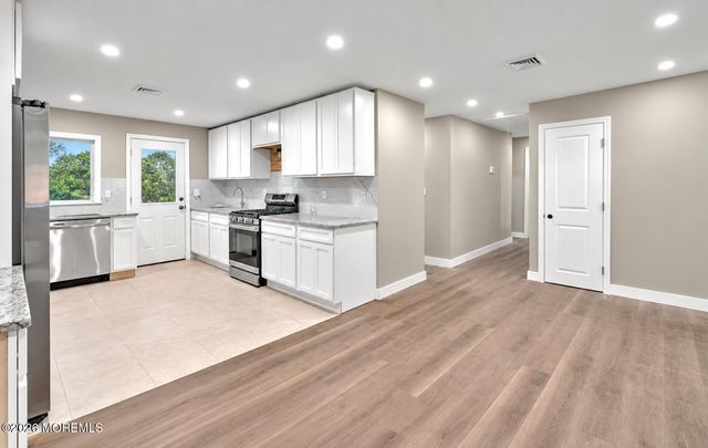 192 W 5th Street, Howell, NJ 07731