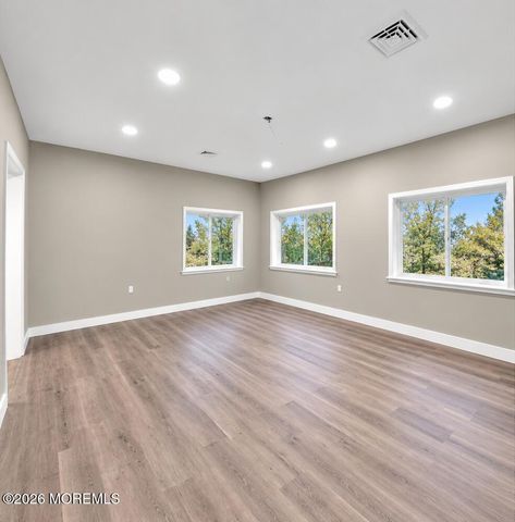 192 W 5th Street, Howell, NJ 07731