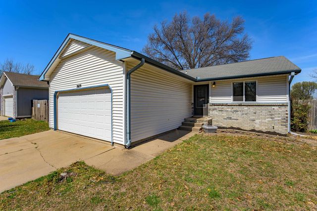 2029 N Pine Grove Ct, Wichita, KS 67212