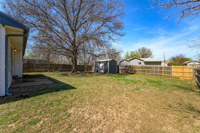 2029 N Pine Grove Ct, Wichita, KS 67212