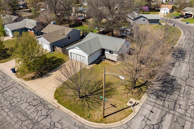 2029 N Pine Grove Ct, Wichita, KS 67212