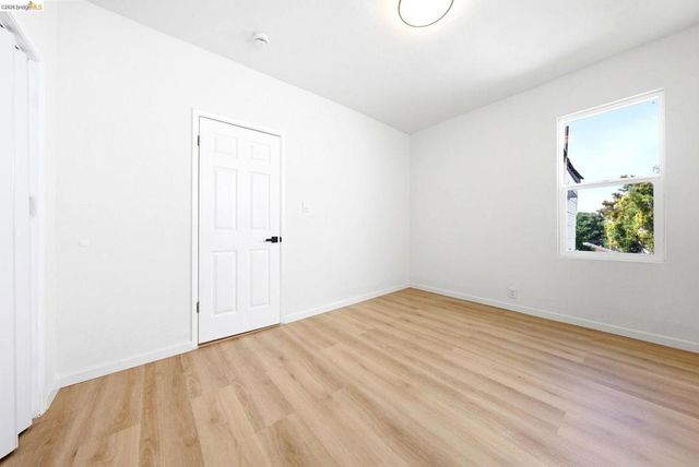 2217 E 24Th St, Oakland, CA 94606