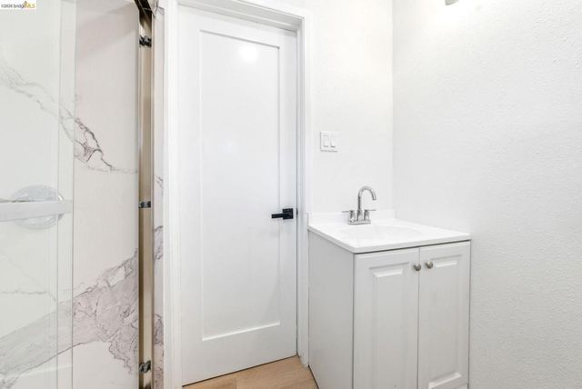 2217 E 24Th St, Oakland, CA 94606