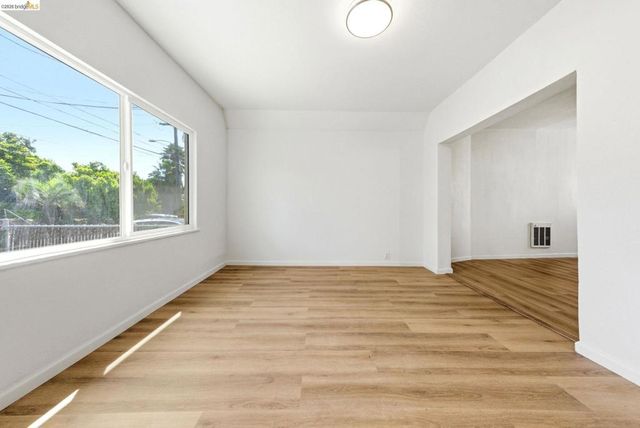 2217 E 24Th St, Oakland, CA 94606