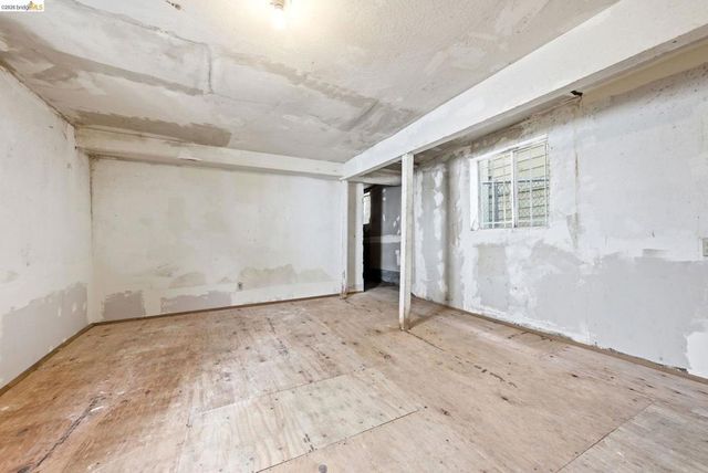 2217 E 24Th St, Oakland, CA 94606
